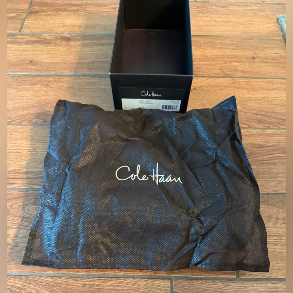 NIB Cole Haan Ladies Driver Loafers in Black - Picture 4 of 4